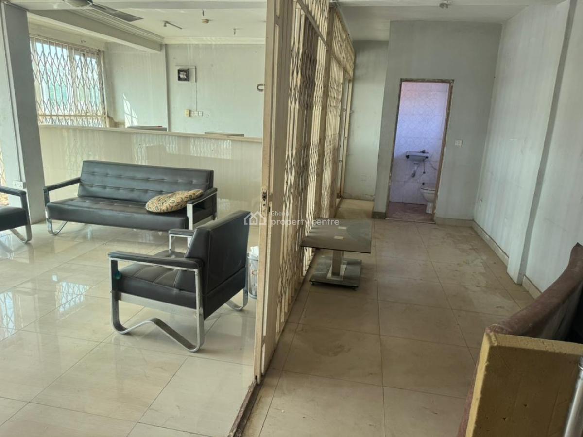 100 Sqm Office Space, Market Road, Dome, Ga East Municipal, Accra, Office Space for Rent