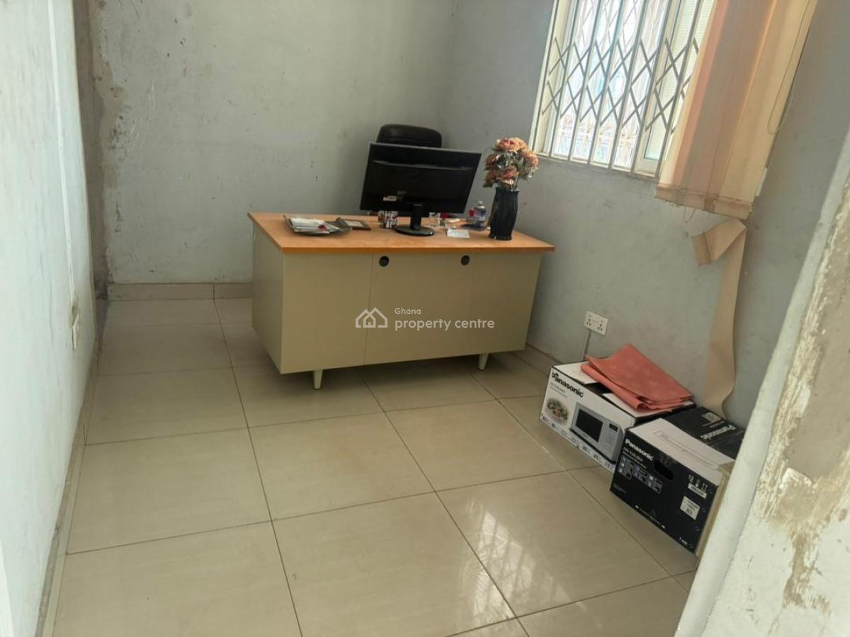 100 Sqm Office Space, Market Road, Dome, Ga East Municipal, Accra, Office Space for Rent