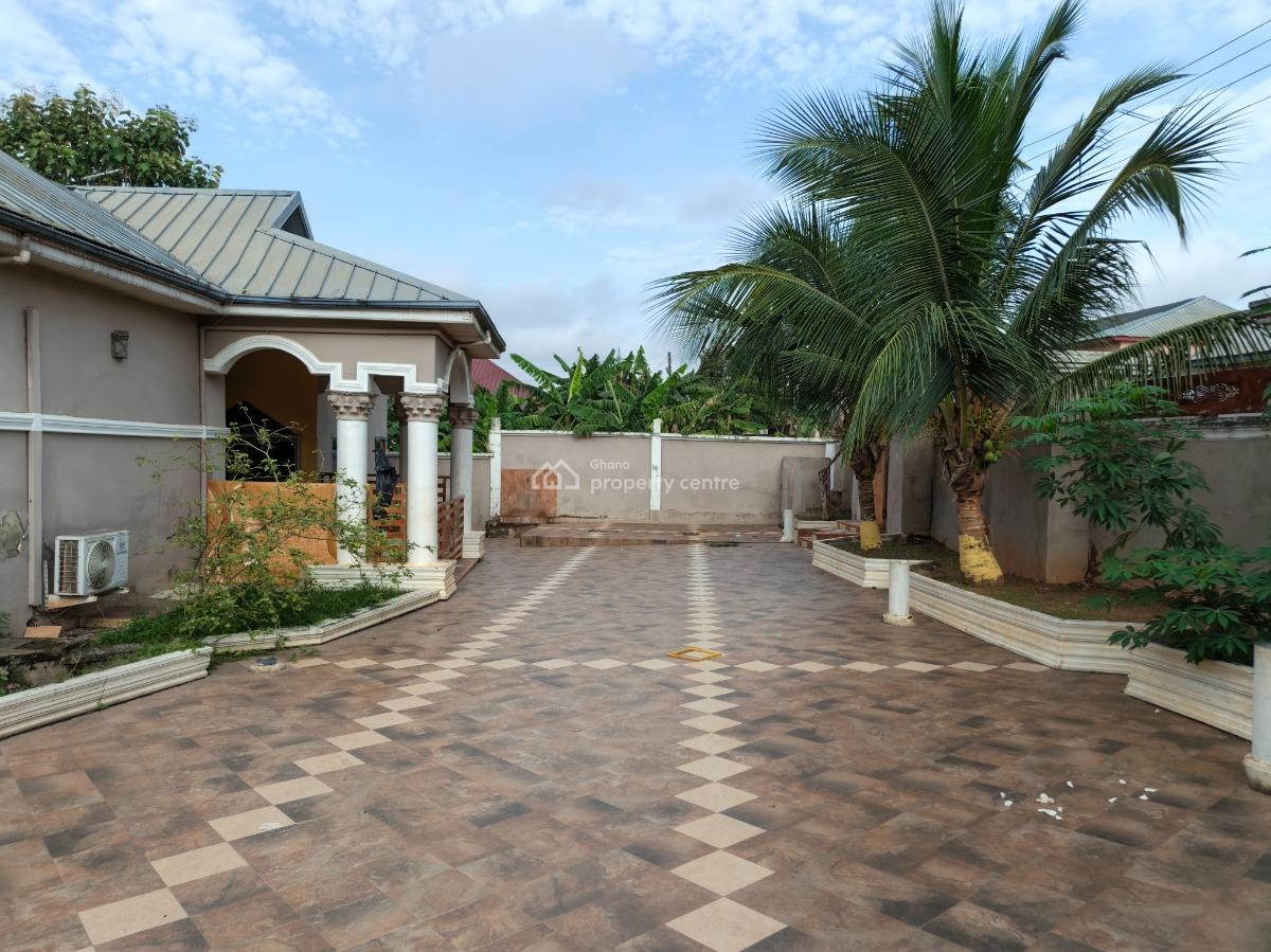 5 Bedroom, Fumesua, on Tech Ejisu Road., Kumasi Metropolitan, Ashanti, House for Sale