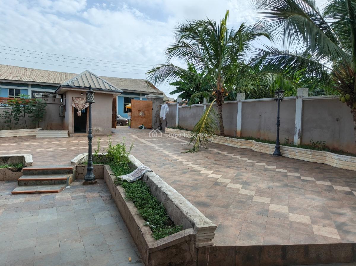 5 Bedroom, Fumesua, on Tech Ejisu Road., Kumasi Metropolitan, Ashanti, House for Sale