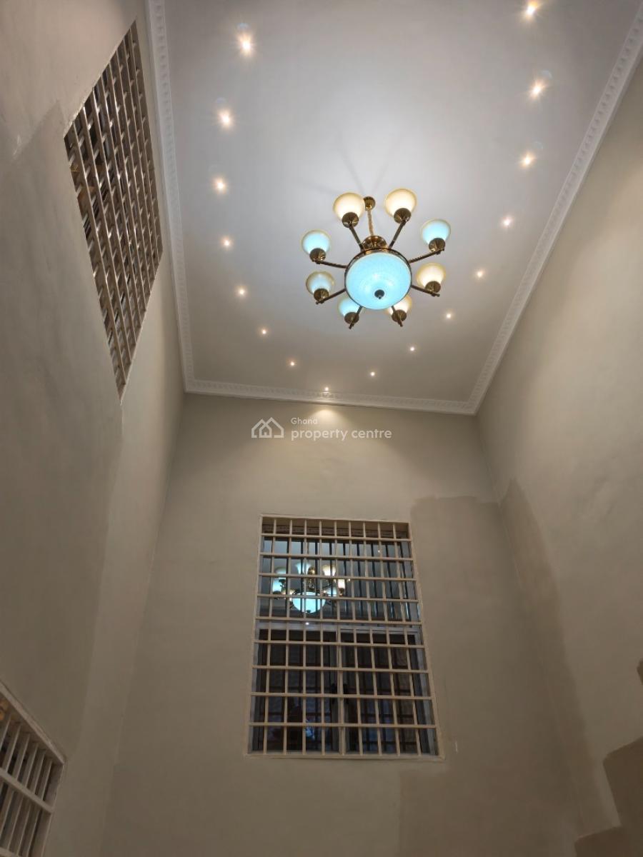 4 Bedrooms, Kwamo, on Kumsi / Ejisu Road, Kumasi Metropolitan, Ashanti, House for Sale