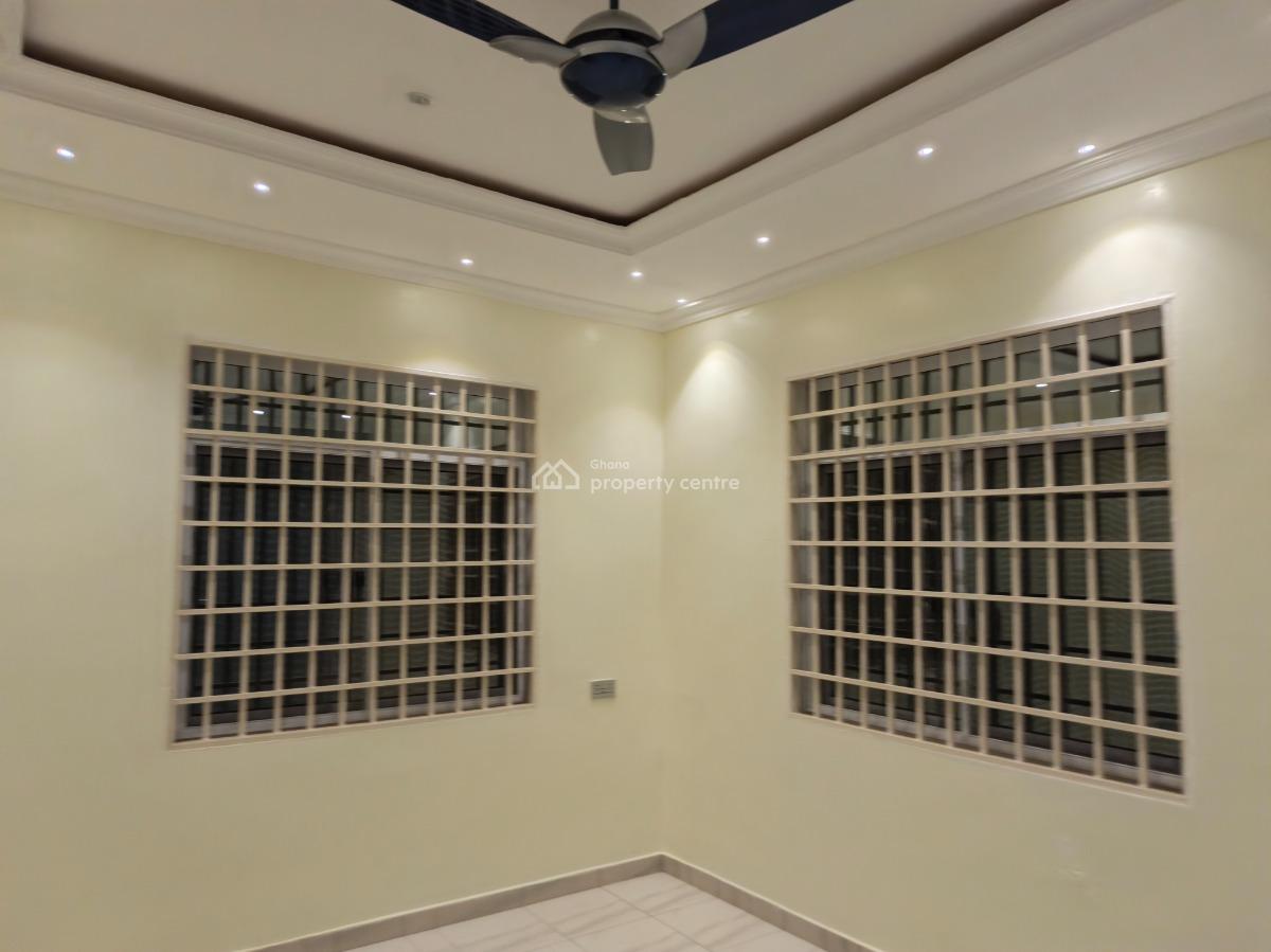 4 Bedrooms, Kwamo, on Kumsi / Ejisu Road, Kumasi Metropolitan, Ashanti, House for Sale