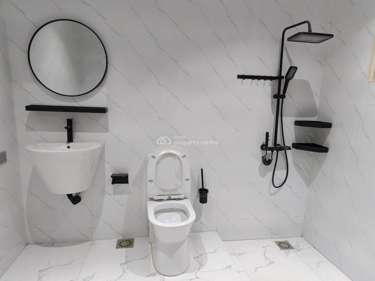 4 Bedrooms, Kwamo, on Kumsi / Ejisu Road, Kumasi Metropolitan, Ashanti, House for Sale