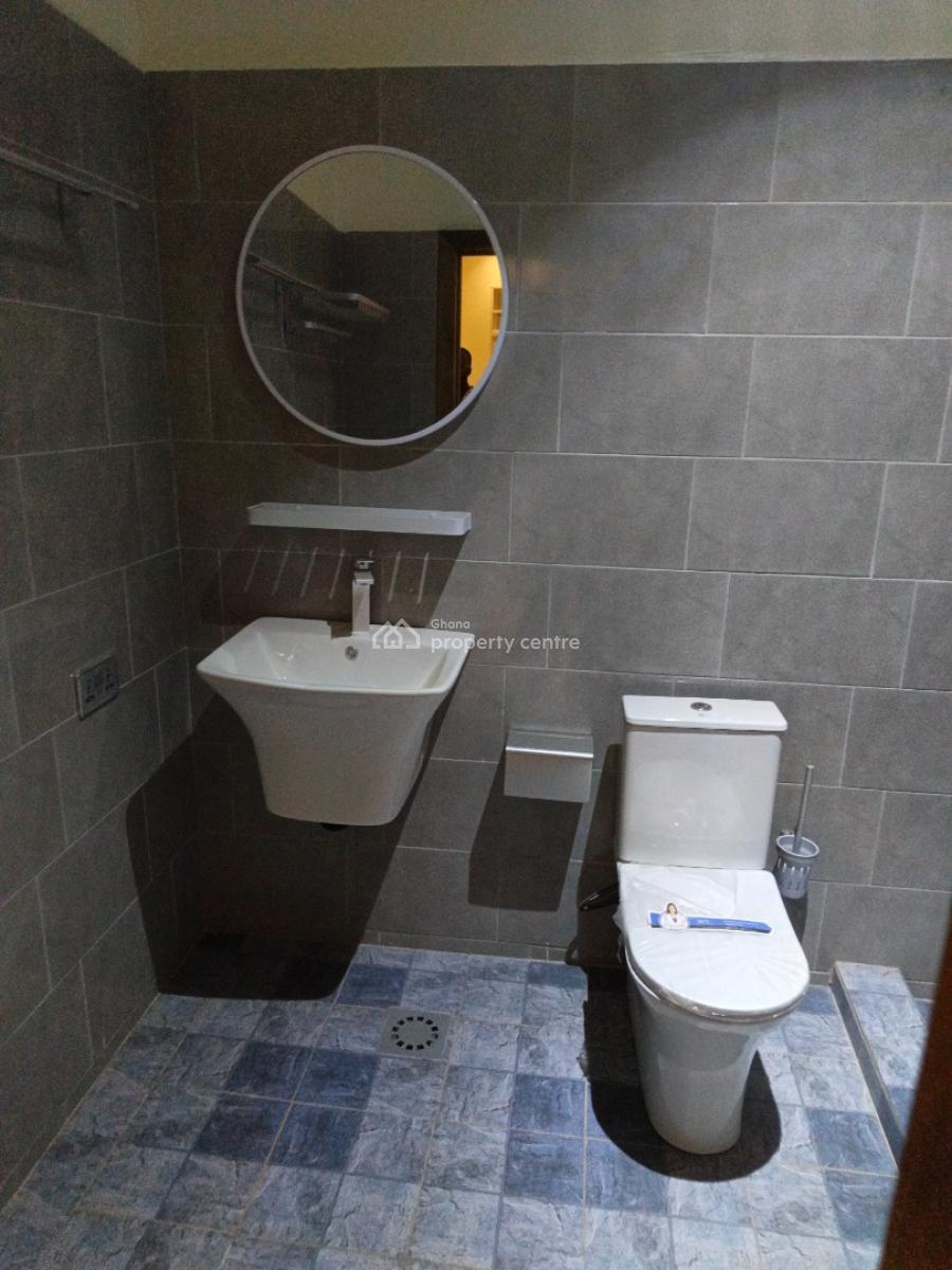 4 Bedrooms, Kwamo, on Kumsi / Ejisu Road, Kumasi Metropolitan, Ashanti, House for Sale