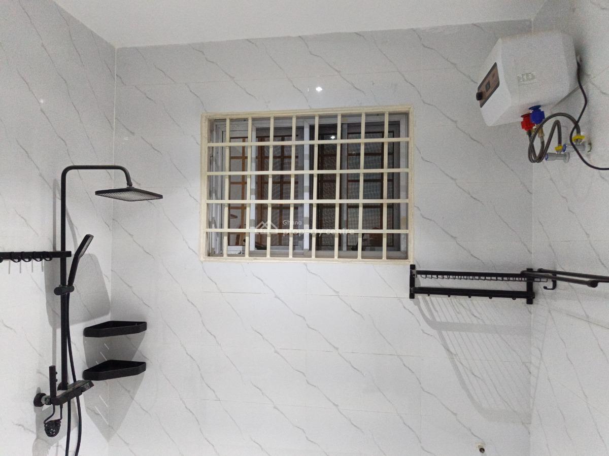 4 Bedrooms, Kwamo, on Kumsi / Ejisu Road, Kumasi Metropolitan, Ashanti, House for Sale