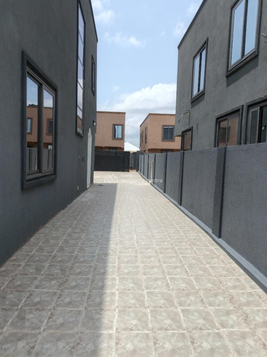 Gated Homes/ Houses, Buokrom, Near Kumasi Airport., Kumasi Metropolitan, Ashanti, House for Sale