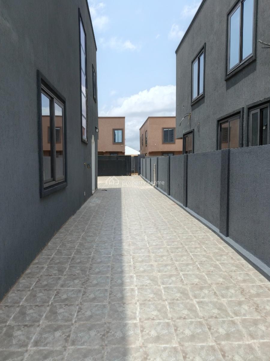 Gated Homes/ Houses, Buokrom, Near Kumasi Airport., Kumasi Metropolitan, Ashanti, House for Sale