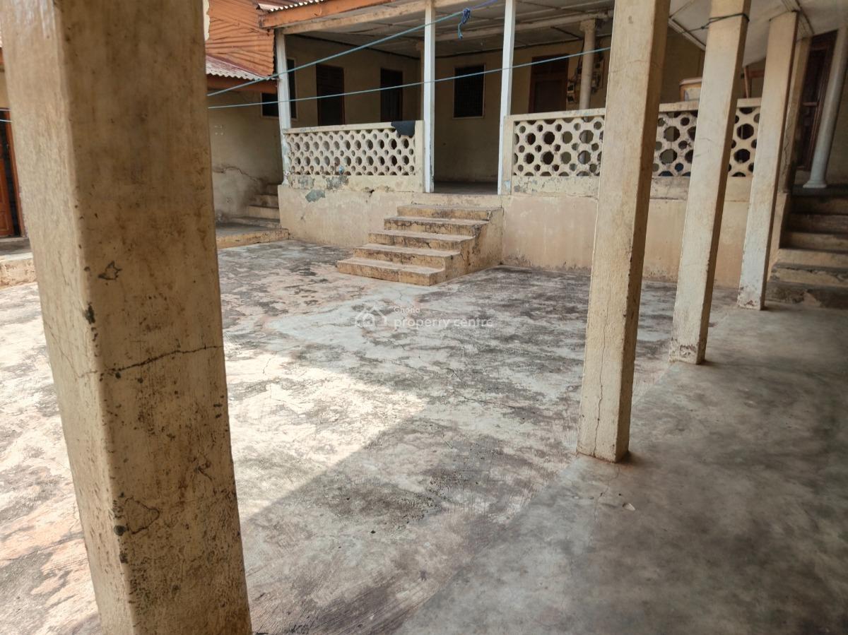 8 Bedroom House  ( Dechemso), Dechemso, Near Kumasi Airport., Kumasi Metropolitan, Ashanti, House for Sale