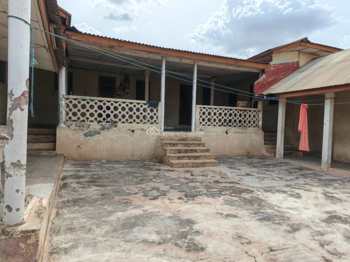 8 Bedroom House  ( Dechemso), Dechemso, Near Kumasi Airport., Kumasi Metropolitan, Ashanti, House for Sale