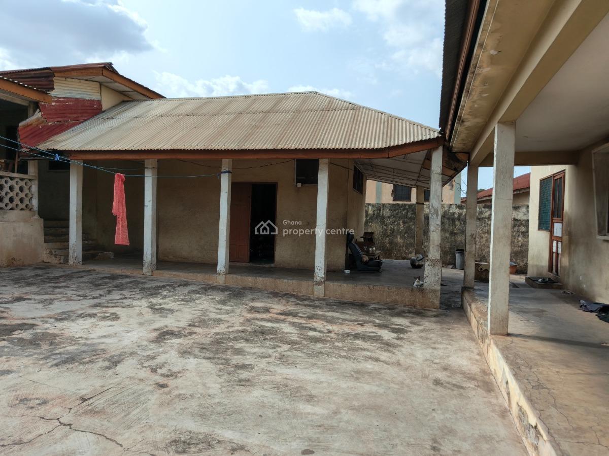 8 Bedroom House  ( Dechemso), Dechemso, Near Kumasi Airport., Kumasi Metropolitan, Ashanti, House for Sale