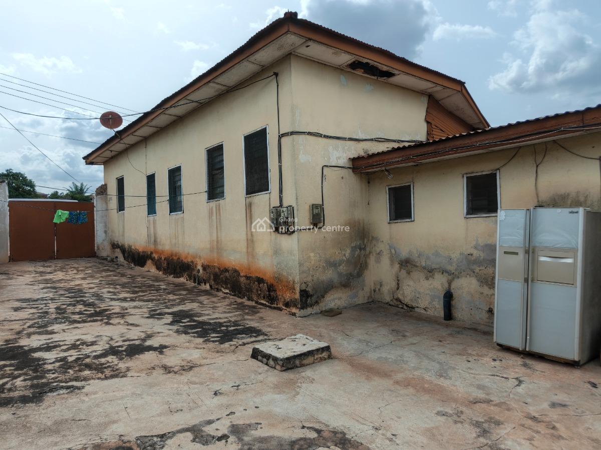 8 Bedroom House  ( Dechemso), Dechemso, Near Kumasi Airport., Kumasi Metropolitan, Ashanti, House for Sale