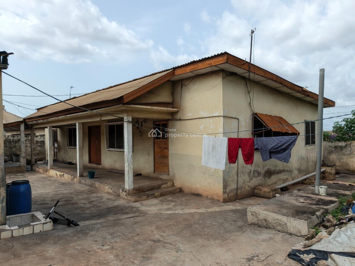 8 Bedroom House  ( Dechemso), Dechemso, Near Kumasi Airport., Kumasi Metropolitan, Ashanti, House for Sale