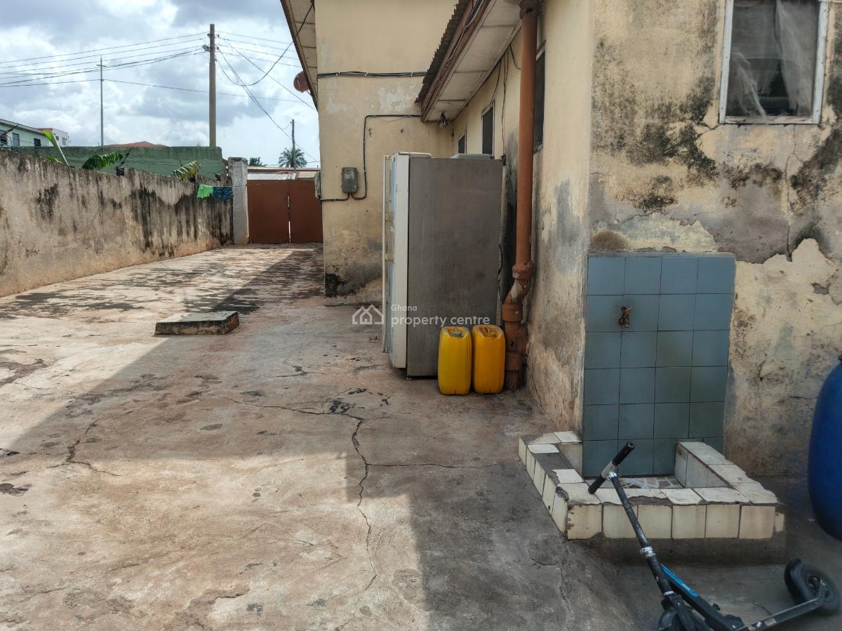 8 Bedroom House  ( Dechemso), Dechemso, Near Kumasi Airport., Kumasi Metropolitan, Ashanti, House for Sale