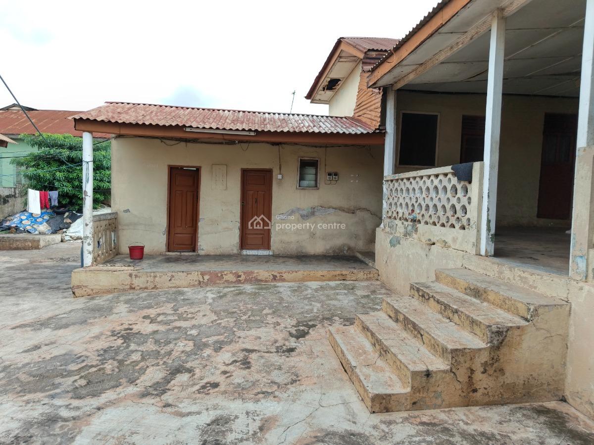 8 Bedroom House  ( Dechemso), Dechemso, Near Kumasi Airport., Kumasi Metropolitan, Ashanti, House for Sale
