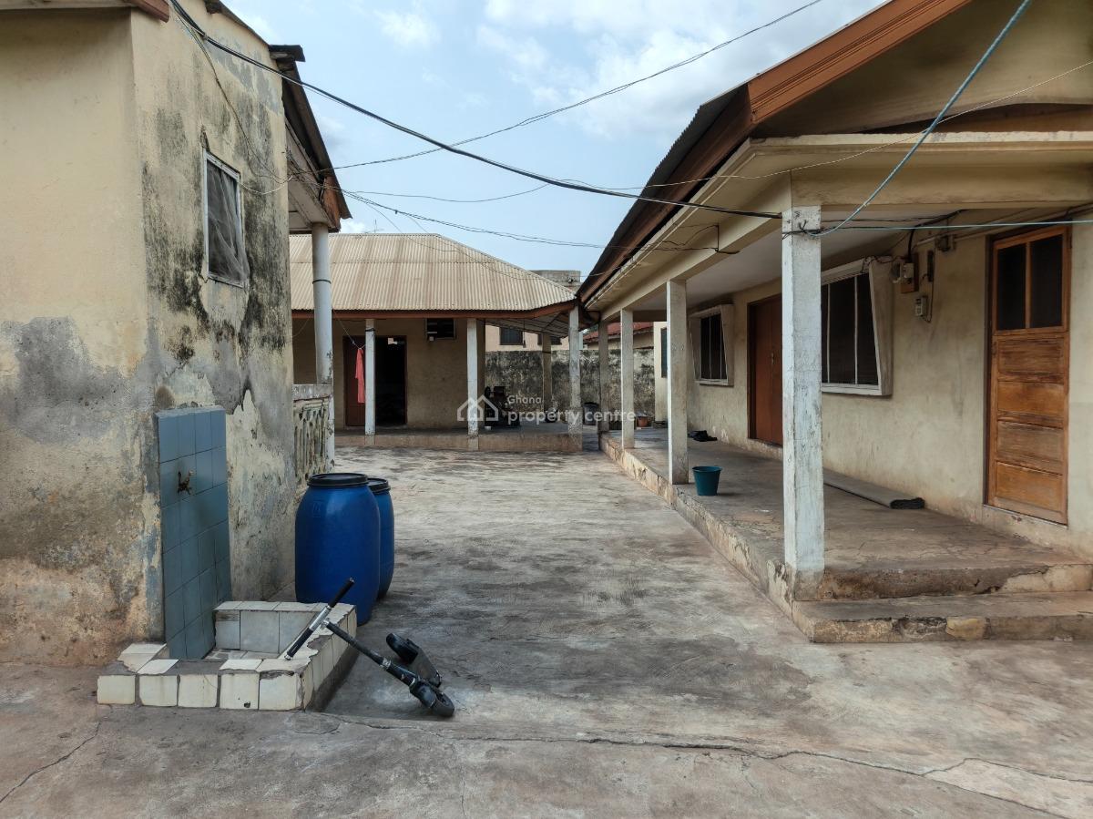 8 Bedroom House  ( Dechemso), Dechemso, Near Kumasi Airport., Kumasi Metropolitan, Ashanti, House for Sale