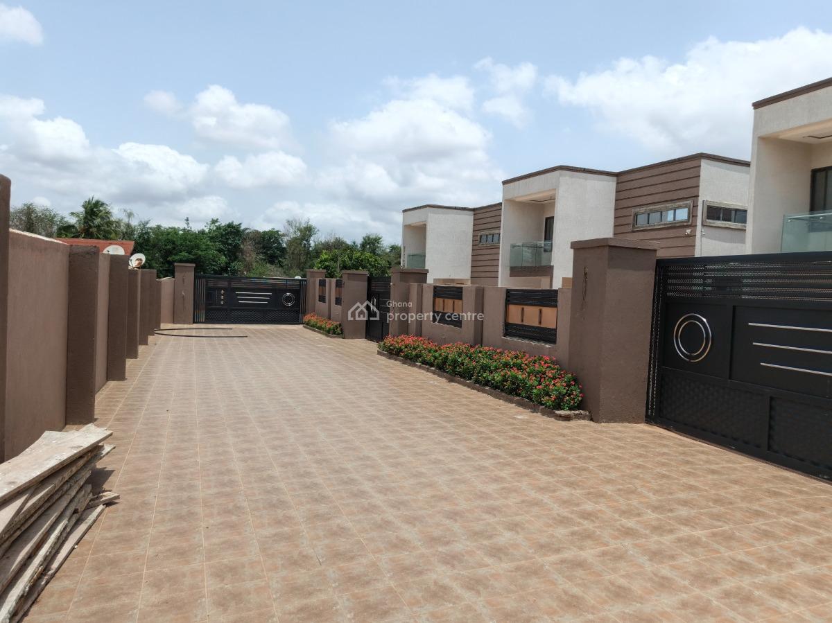 4 Bedrooms. ( Gated Homes / Houses), Buokrom,gated Homes/ Houses, Kumasi Metropolitan, Ashanti, House for Sale