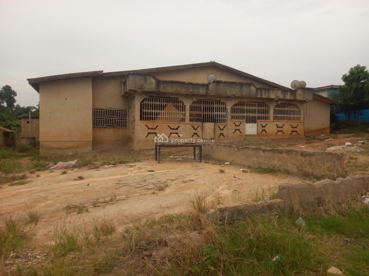 10 Bedrooms ( Main Road Side), Tanoso Pokukrom, Kumasi Metropolitan, Ashanti, House for Sale