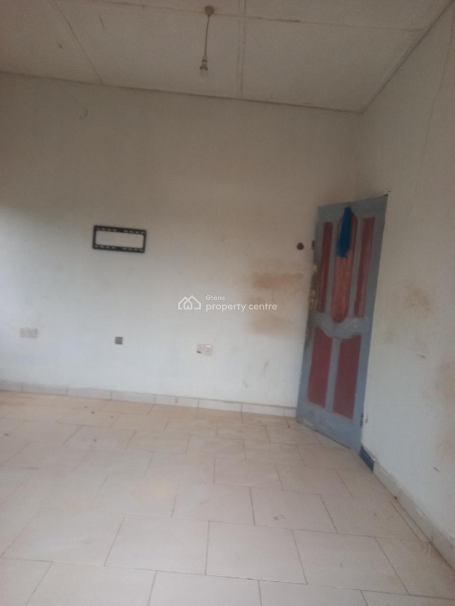 10 Bedrooms ( Main Road Side), Tanoso Pokukrom, Kumasi Metropolitan, Ashanti, House for Sale