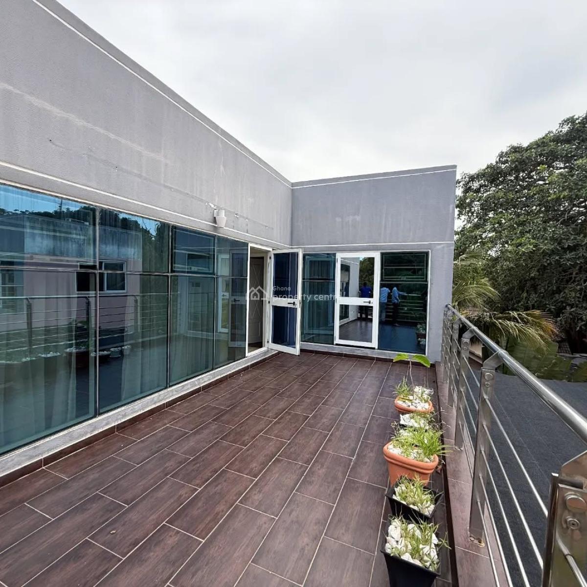 Executive 5-bedroom, North Ridge, Accra, House for Rent