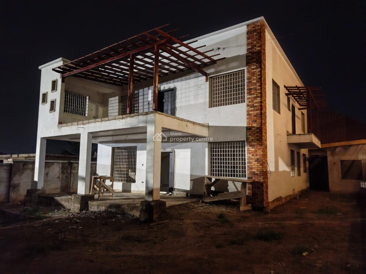 4 Bedrooms, Kwamo, on Tech Ejisu Road., Kumasi Metropolitan, Ashanti, House for Sale