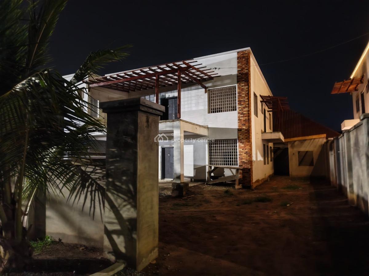 4 Bedrooms, Kwamo, on Tech Ejisu Road., Kumasi Metropolitan, Ashanti, House for Sale