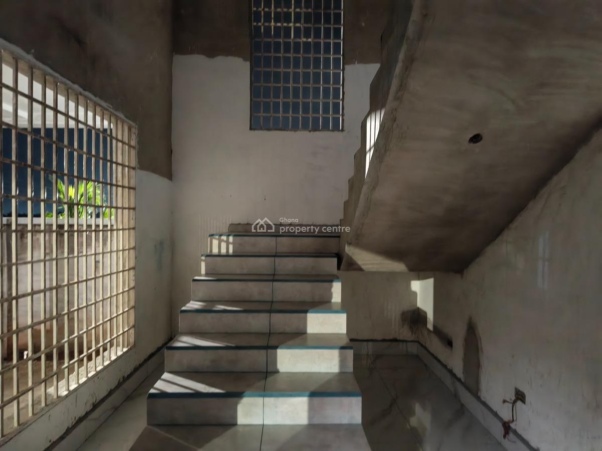 4 Bedrooms, Kwamo, on Tech Ejisu Road., Kumasi Metropolitan, Ashanti, House for Sale