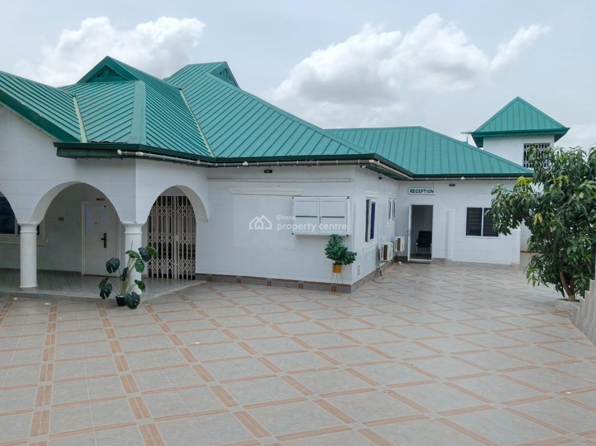 Hotel ( 17 Bedrooms), Ahenama Kokoben, Near Santasi., Kumasi Metropolitan, Ashanti, Hotel / Guest House for Sale