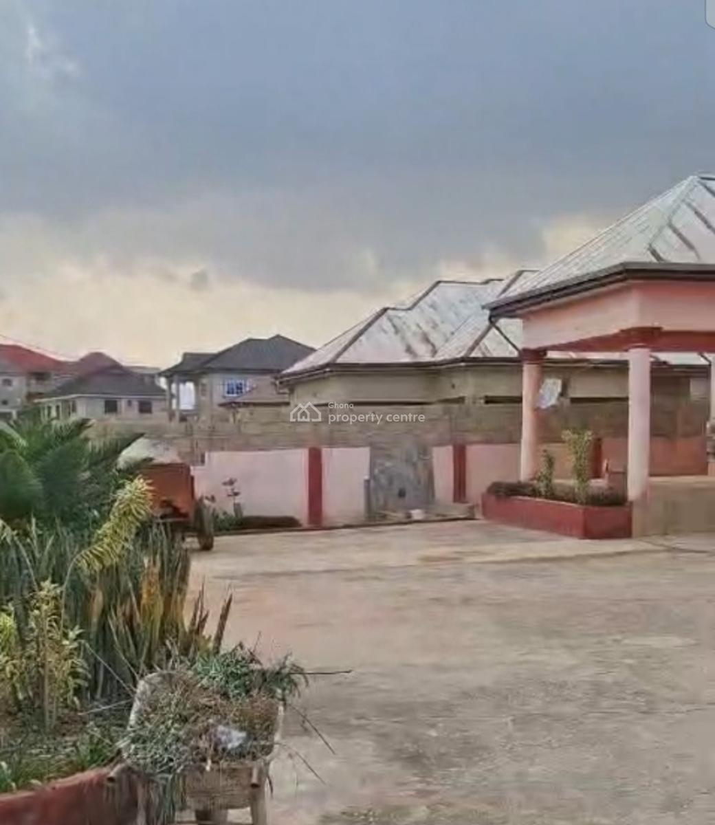 6 Bedrooms, Sokoban Asaago, Near Ahodwo Daban., Kumasi Metropolitan, Ashanti, House for Sale