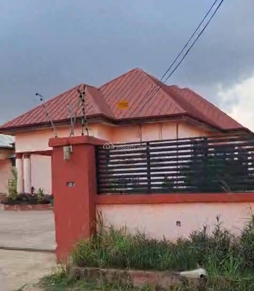 6 Bedrooms, Sokoban Asaago, Near Ahodwo Daban., Kumasi Metropolitan, Ashanti, House for Sale