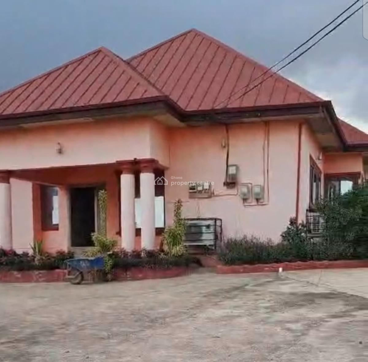 6 Bedrooms, Sokoban Asaago, Near Ahodwo Daban., Kumasi Metropolitan, Ashanti, House for Sale