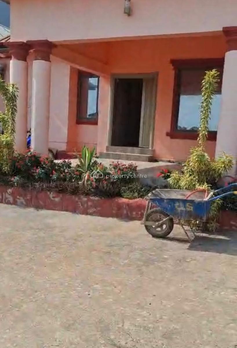 6 Bedrooms, Sokoban Asaago, Near Ahodwo Daban., Kumasi Metropolitan, Ashanti, House for Sale