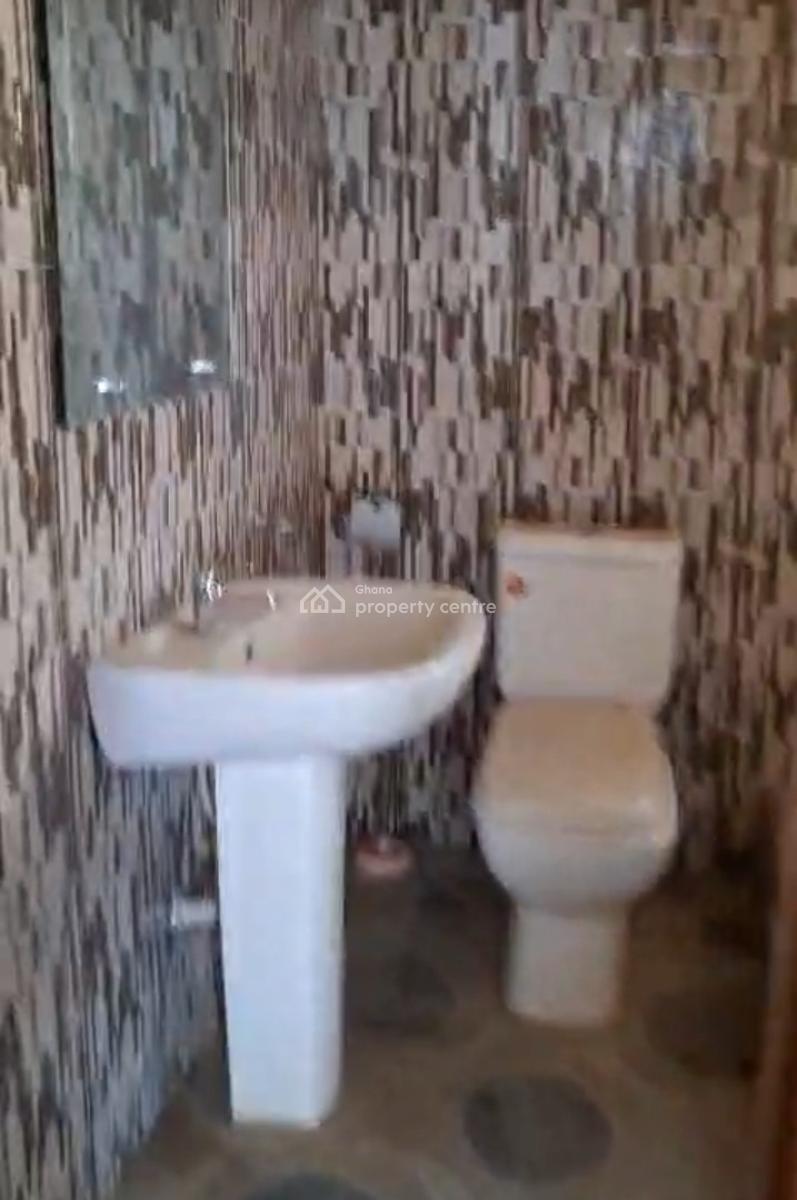 6 Bedrooms, Sokoban Asaago, Near Ahodwo Daban., Kumasi Metropolitan, Ashanti, House for Sale