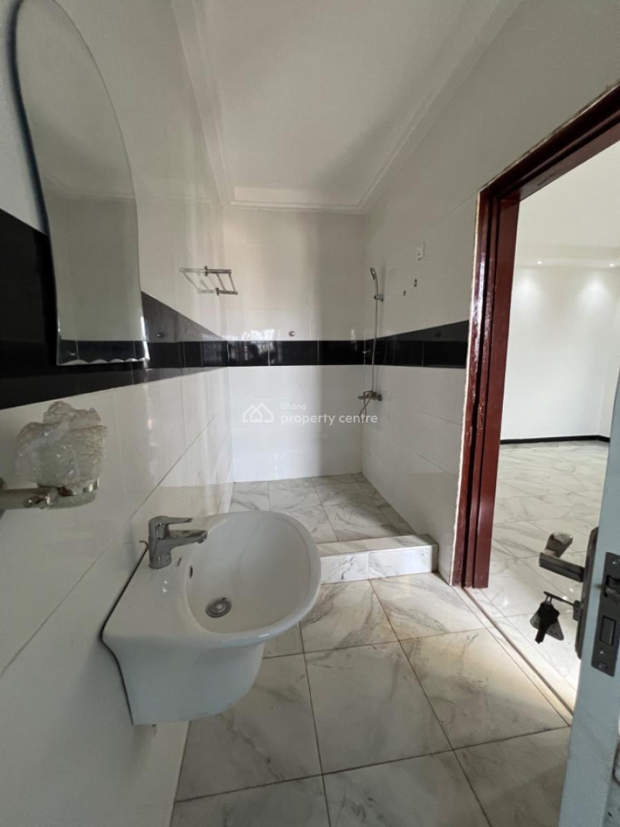 3 Bedrooms Semi Detached House, Oyarifa, La Nkwantanang Madina Municipal, Accra, Semi-detached Duplex for Rent