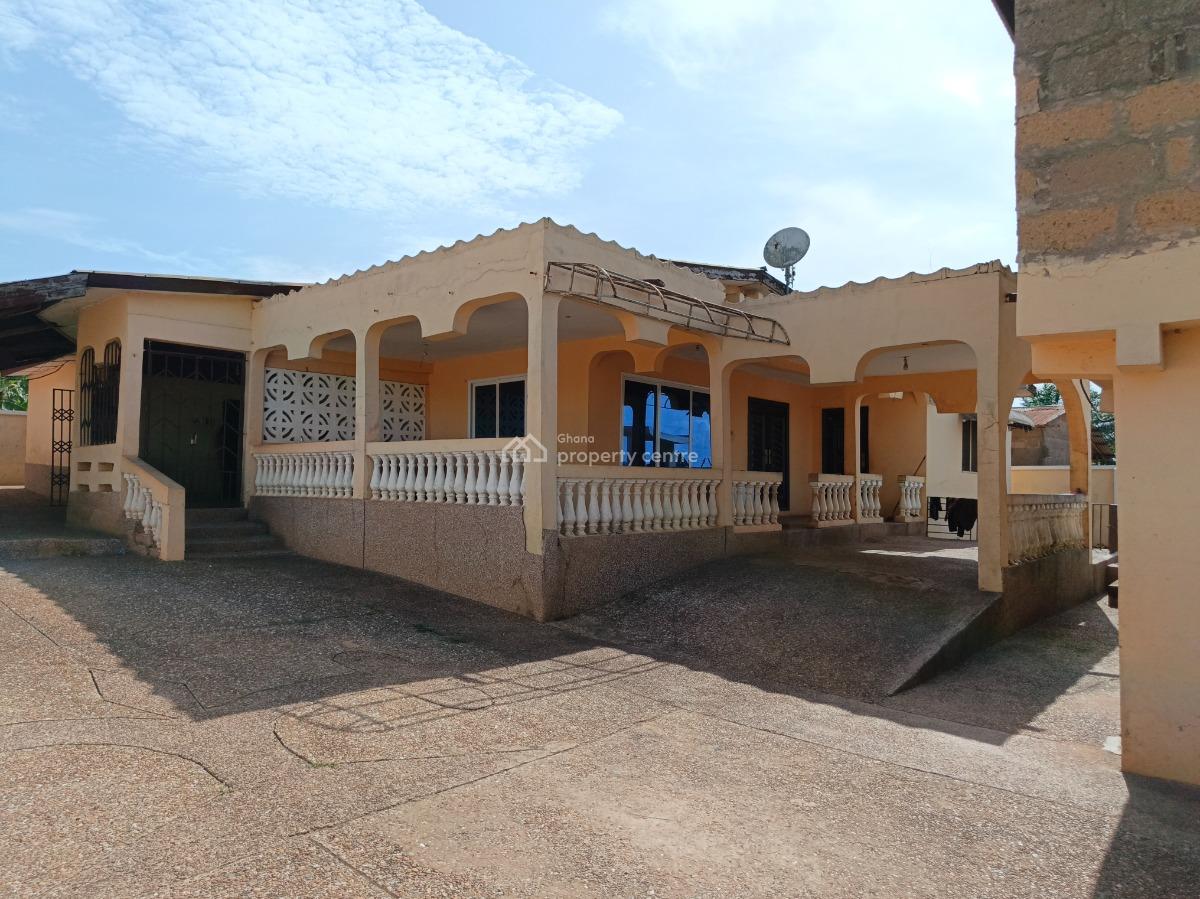 5 Bedrooms. ( 4th House From Main Highway Road), Abuakwa Taabre., Kumasi Metropolitan, Ashanti, House for Sale