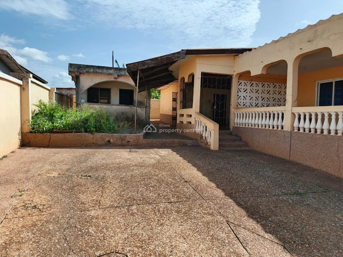 5 Bedrooms. ( 4th House From Main Highway Road), Abuakwa Taabre., Kumasi Metropolitan, Ashanti, House for Sale