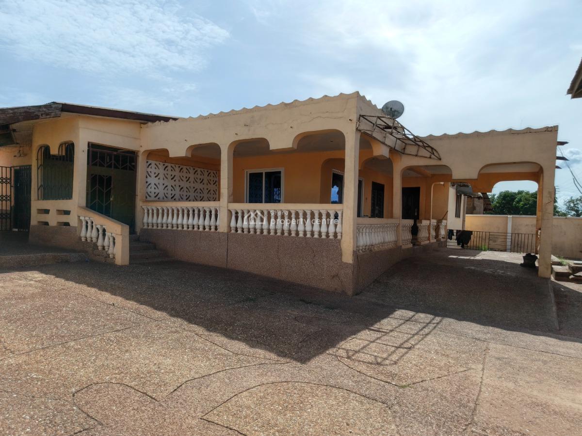 5 Bedrooms. ( 4th House From Main Highway Road), Abuakwa Taabre., Kumasi Metropolitan, Ashanti, House for Sale