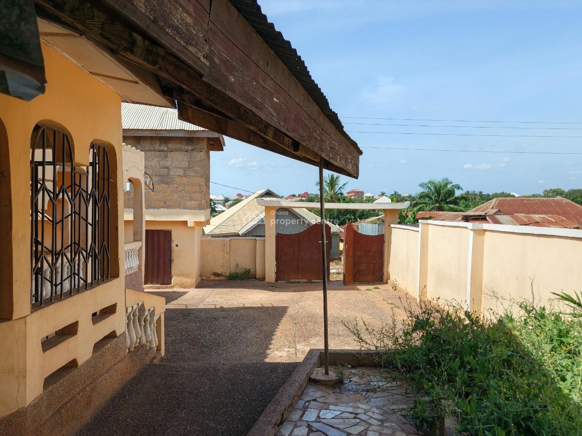 5 Bedrooms. ( 4th House From Main Highway Road), Abuakwa Taabre., Kumasi Metropolitan, Ashanti, House for Sale