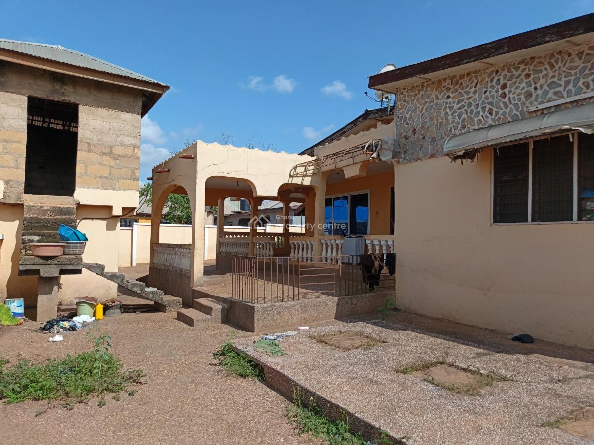 5 Bedrooms. ( 4th House From Main Highway Road), Abuakwa Taabre., Kumasi Metropolitan, Ashanti, House for Sale