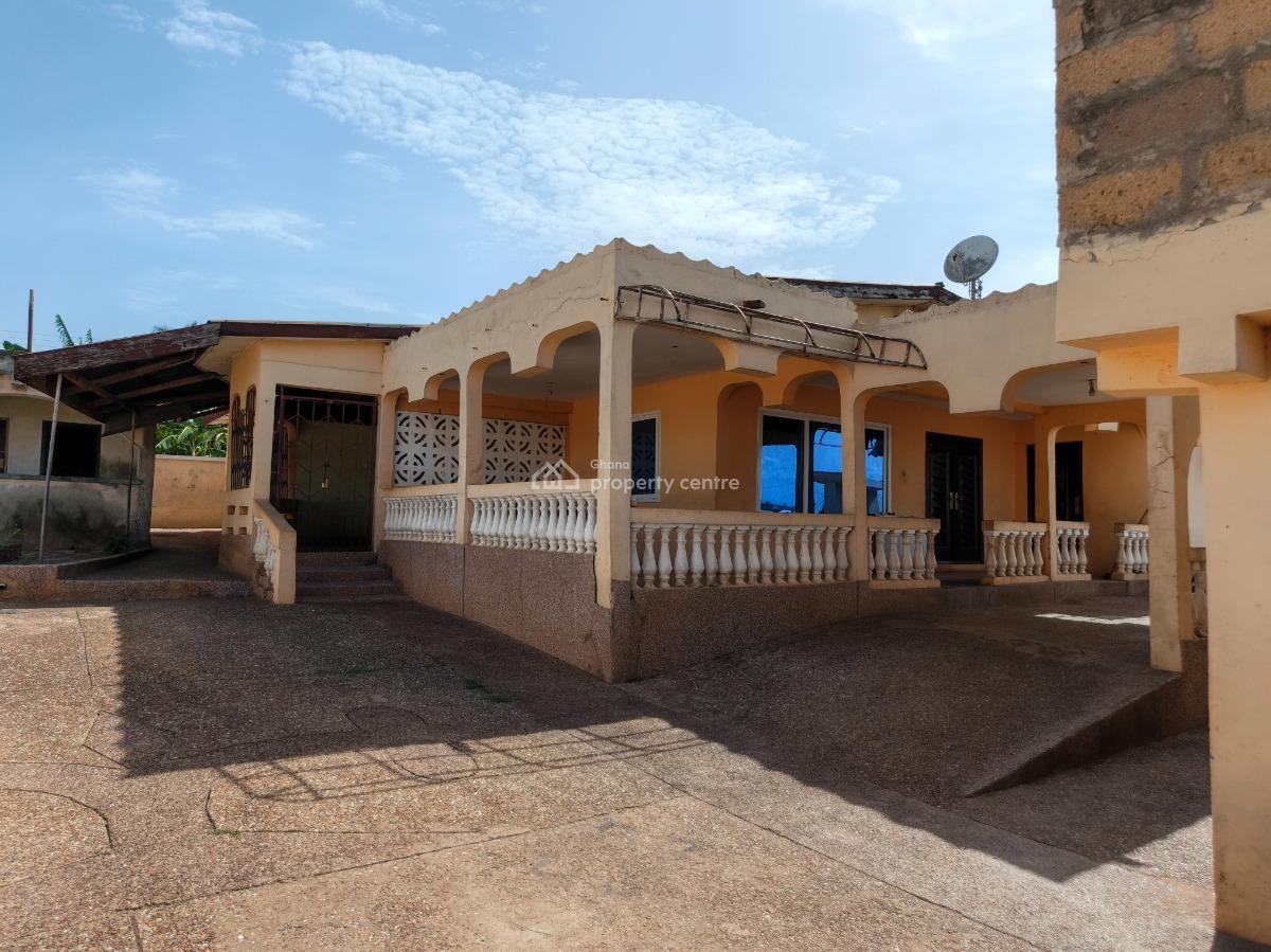 5 Bedrooms. ( 4th House From Main Highway Road), Abuakwa Taabre., Kumasi Metropolitan, Ashanti, House for Sale
