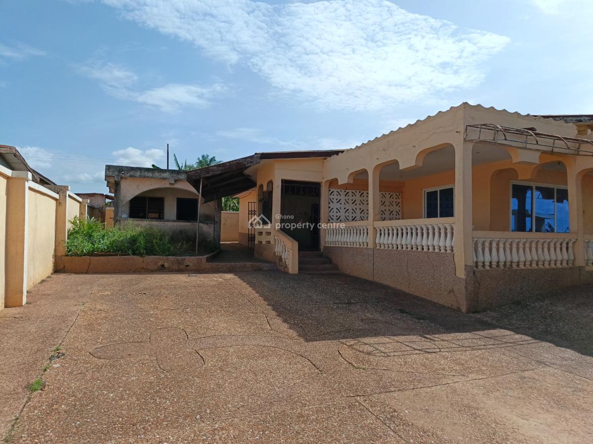 5 Bedrooms. ( 4th House From Main Highway Road), Abuakwa Taabre., Kumasi Metropolitan, Ashanti, House for Sale