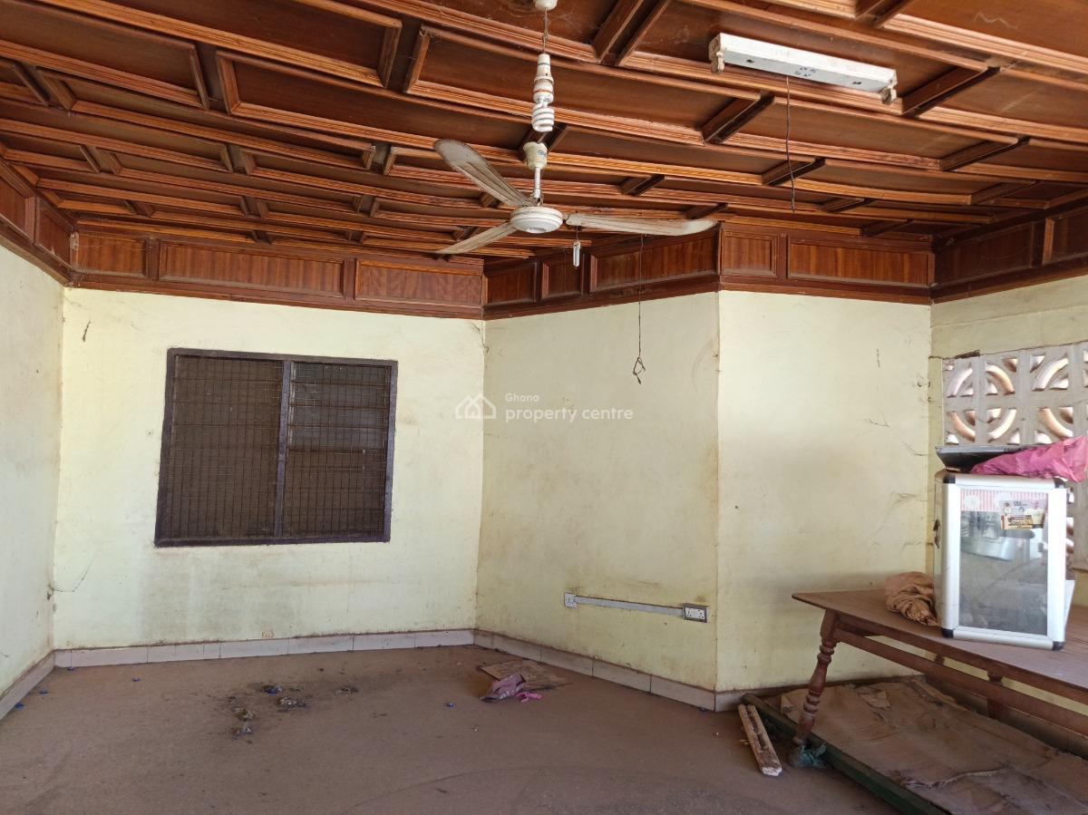 5 Bedrooms. ( 4th House From Main Highway Road), Abuakwa Taabre., Kumasi Metropolitan, Ashanti, House for Sale