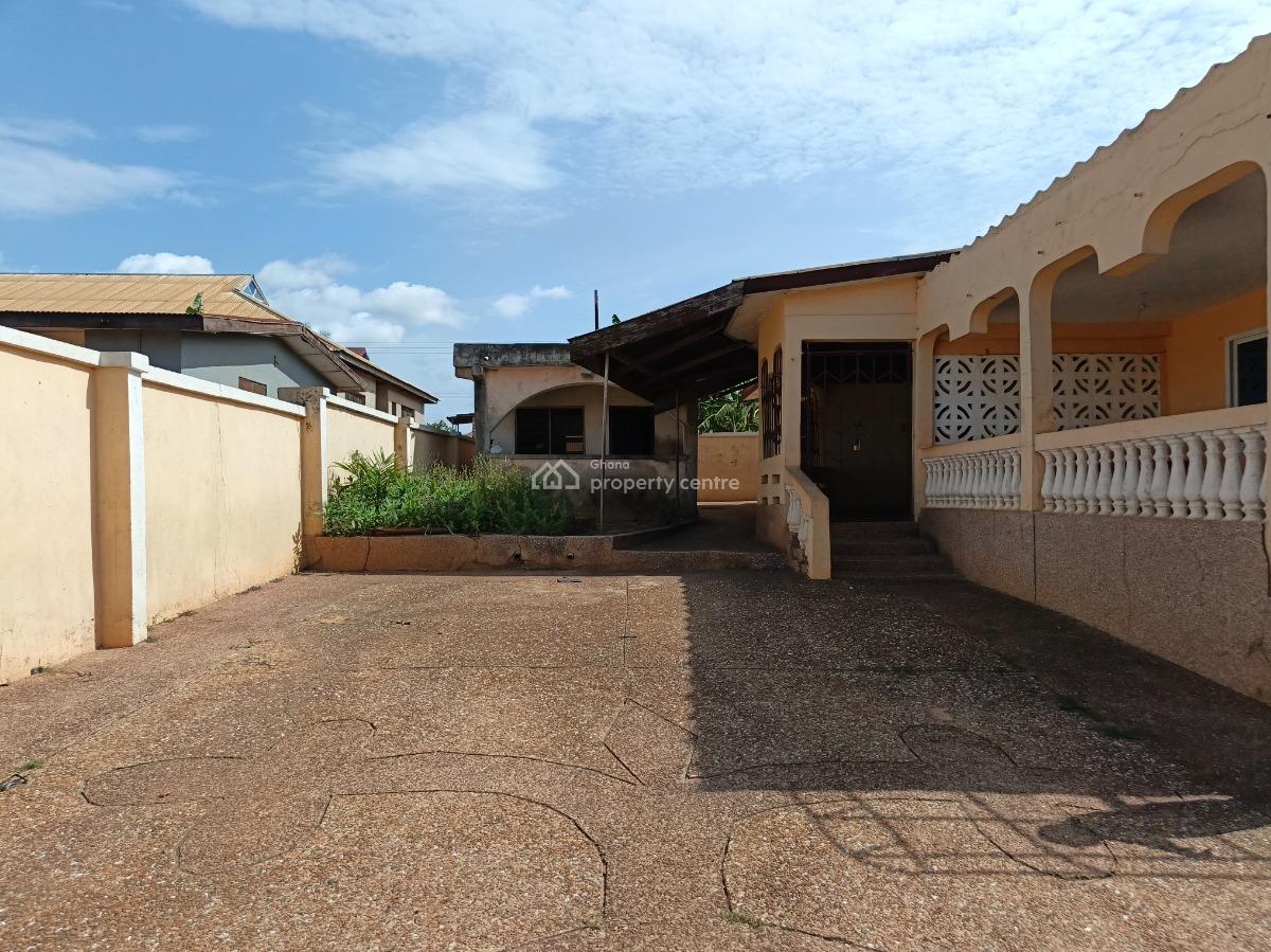 5 Bedrooms. ( 4th House From Main Highway Road), Abuakwa Taabre., Kumasi Metropolitan, Ashanti, House for Sale