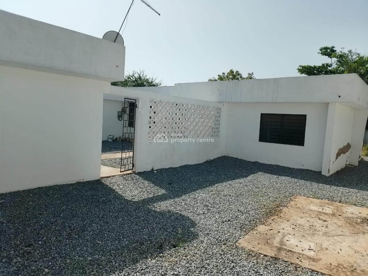 9 Rooms All Ensuite Guests House on 0.258 Acres Title Land, Dome Cfc Estate, Dome, Ga East Municipal, Accra, Hotel / Guest House for Sale