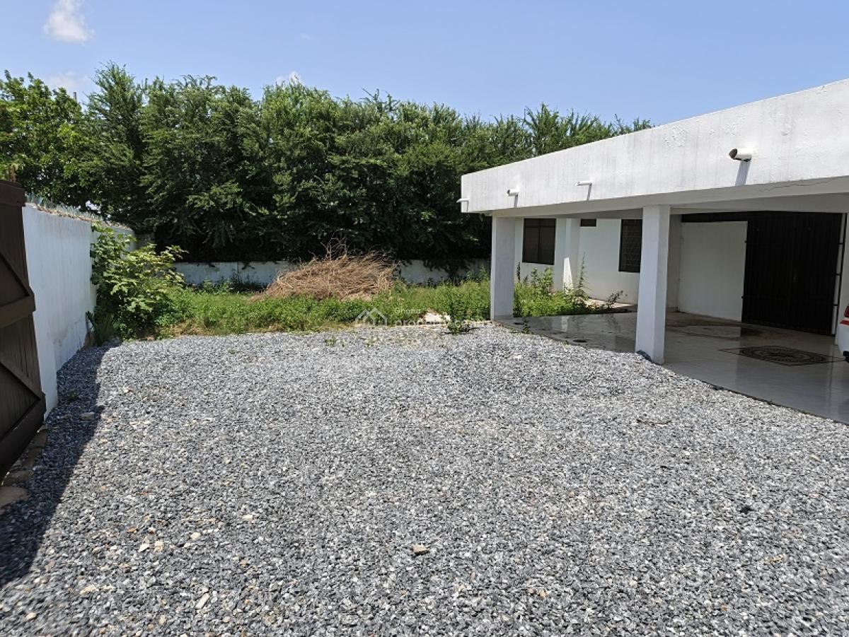 7bedrooms Old House in Achimota Cfc Estate, Achimota Cfc Estate, Achimota, Accra, House for Sale