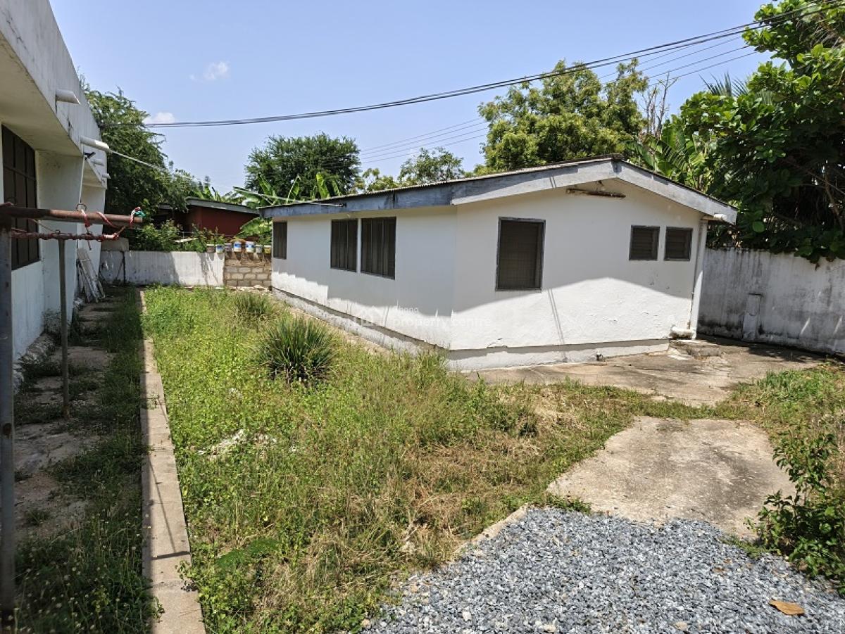 7bedrooms Old House in Achimota Cfc Estate, Achimota Cfc Estate, Achimota, Accra, House for Sale