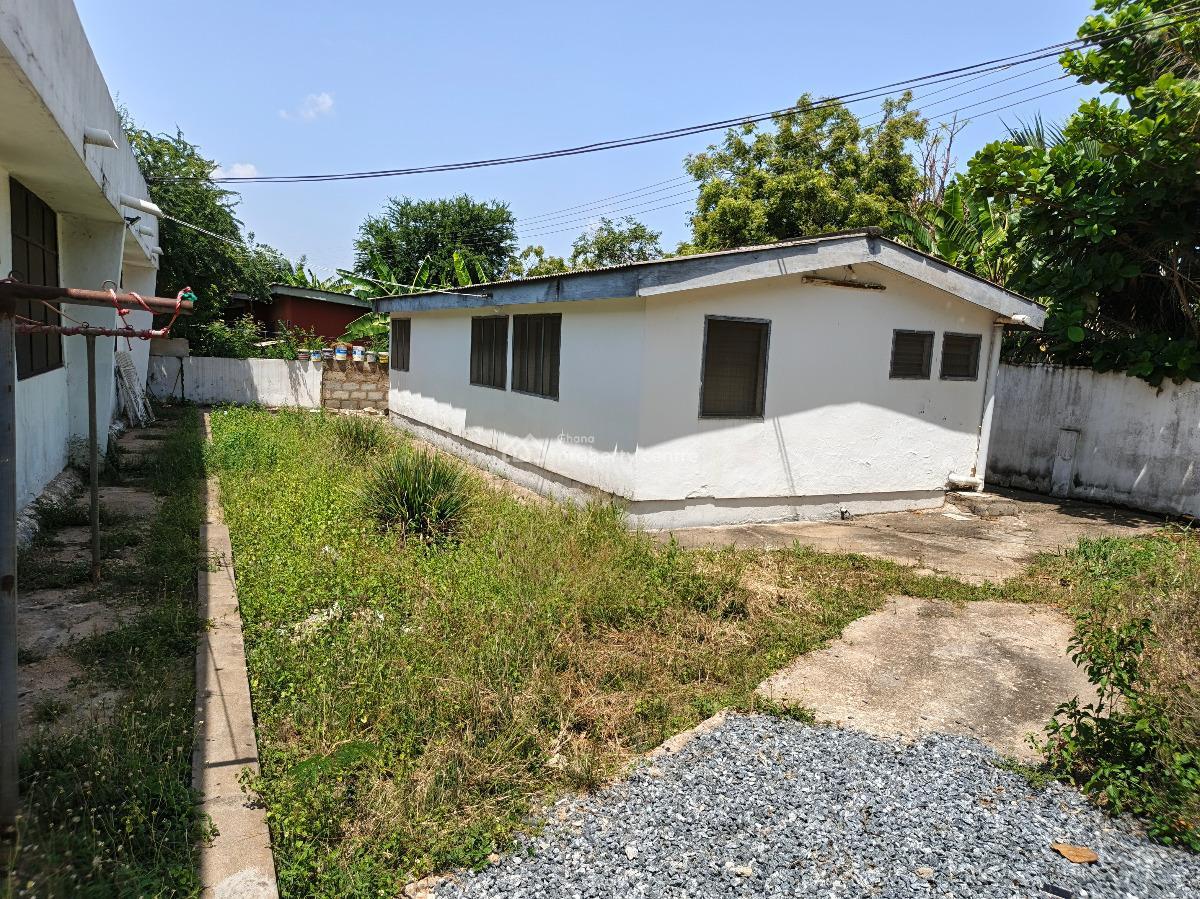 7bedrooms Old House in Achimota Cfc Estate, Achimota Cfc Estate, Achimota, Accra, House for Sale