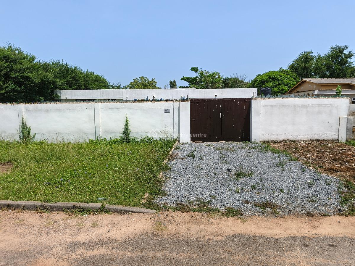 7bedrooms Old House in Achimota Cfc Estate, Achimota Cfc Estate, Achimota, Accra, House for Sale