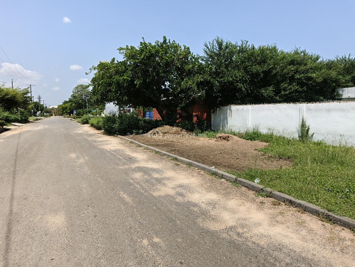 7bedrooms Old House in Achimota Cfc Estate, Achimota Cfc Estate, Achimota, Accra, House for Sale