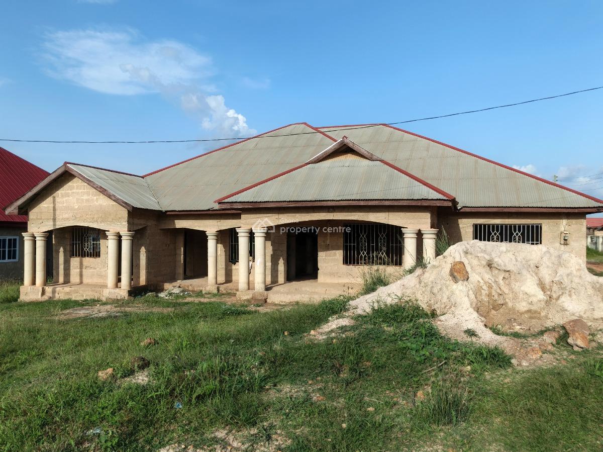 7 Bedrooms  ( Near Abuakwa, Afari, Nkawie), Abuakwa Mim, on Nkawie Road., Atwima Nwabiagya, Ashanti, House for Sale