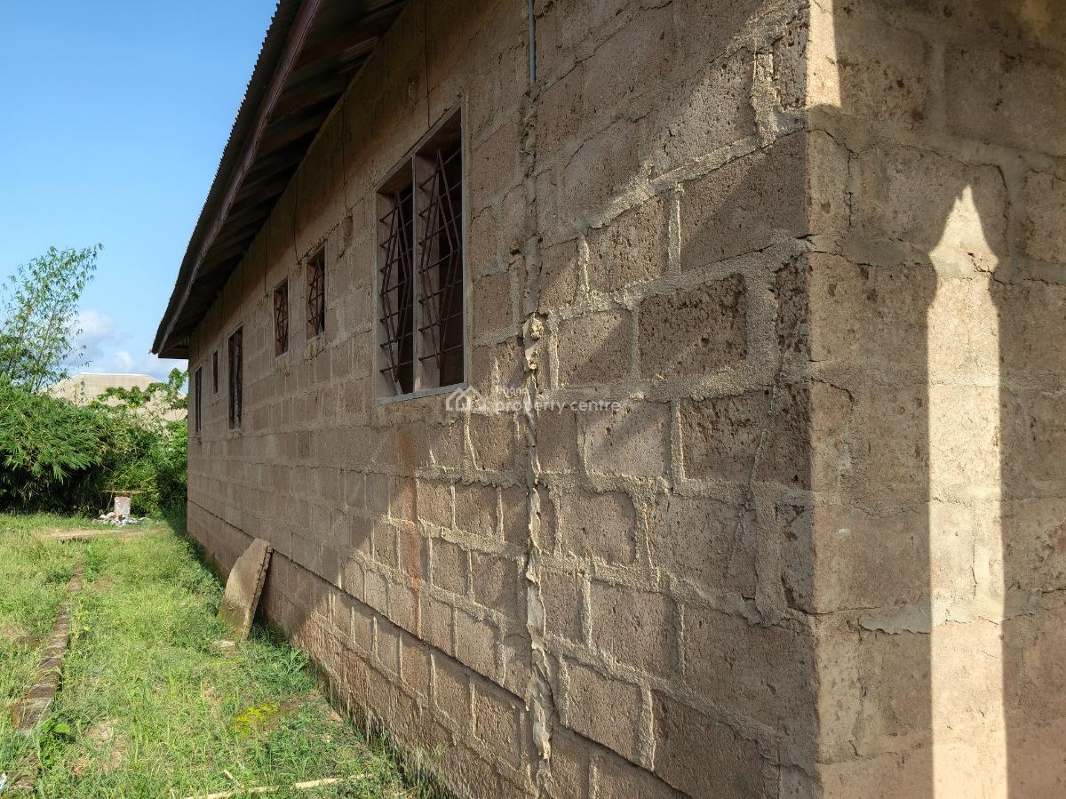 7 Bedrooms  ( Near Abuakwa, Afari, Nkawie), Abuakwa Mim, on Nkawie Road., Atwima Nwabiagya, Ashanti, House for Sale